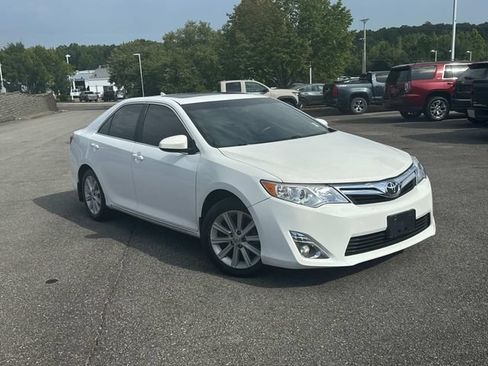 Used 2012 Toyota Camry XLE FWD image 2