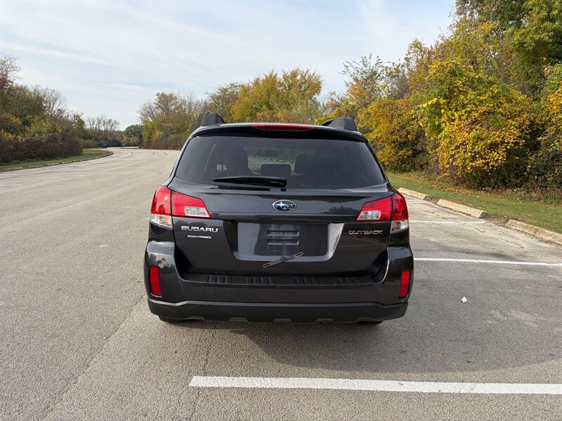 Used 2011 Subaru Outback 2.5i Premium w/ All-Weather Pkg AWD/4WD image 4