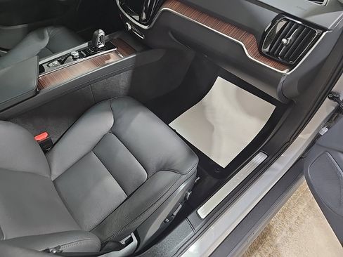 Used 2025 Volvo V60 B5 Cross Country Plus image 21