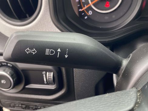 Used 2025 Jeep Wrangler Sport image 25