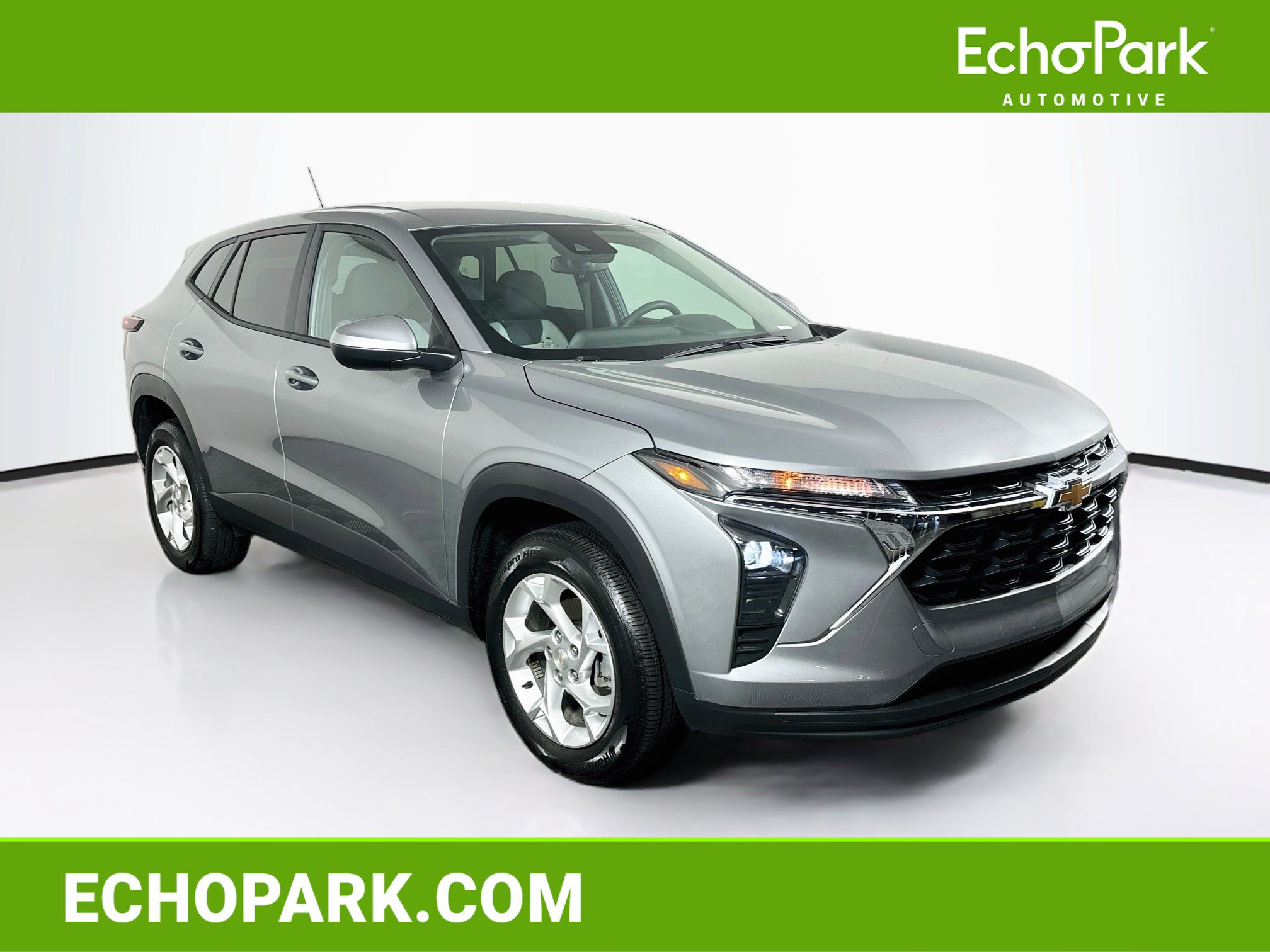 Used 2025 Chevrolet Trax LS w/ LS Convenience Package FWD image 1