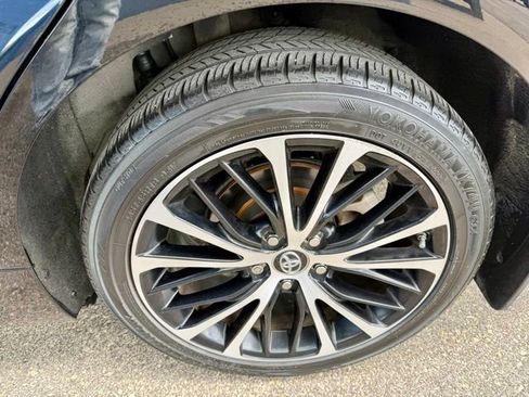 Used 2018 Toyota Camry SE w/ Audio Package FWD image 16