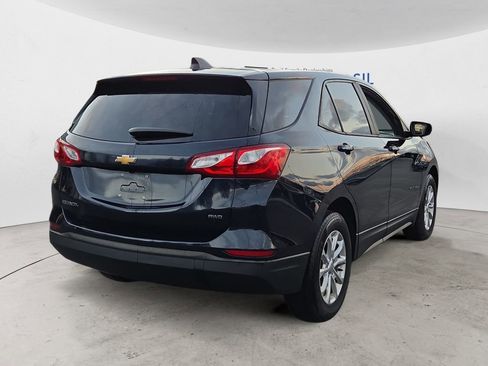 Used 2020 Chevrolet Equinox LS w/ LS Convenience Package image 5
