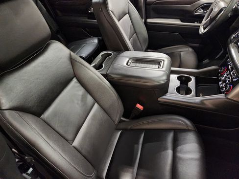 Used 2024 Chevrolet Suburban Z71 w/ Luxury Package image 32