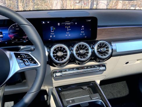 New 2026 Mercedes-Benz GLB 250 4MATIC image 6