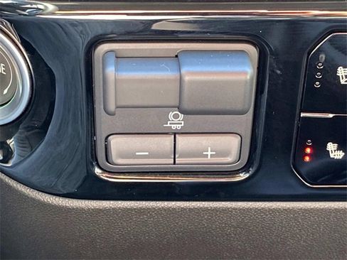 Used 2024 Chevrolet Silverado 2500 LTZ image 27