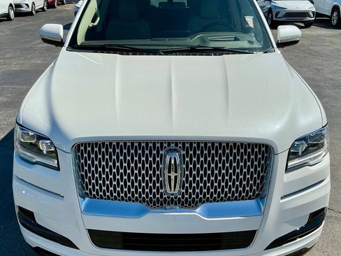 Used 2024 Lincoln Navigator Reserve w/ Monochromatic Package AWD/4WD image 11