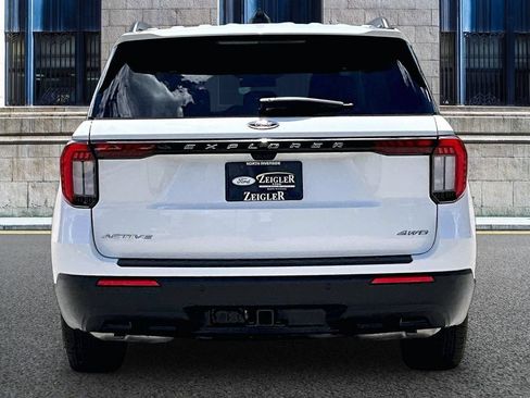 Certified 2025 Ford Explorer Active AWD/4WD image 4