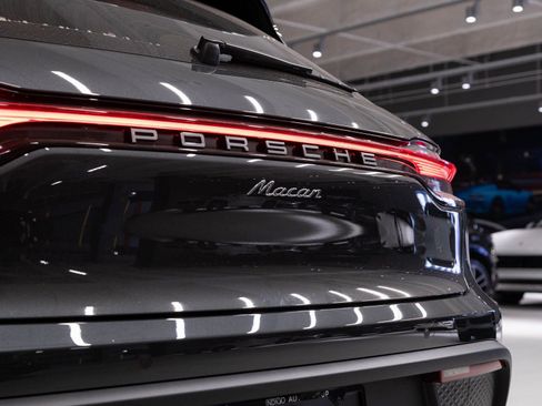 Certified 2026 Porsche Macan image 32