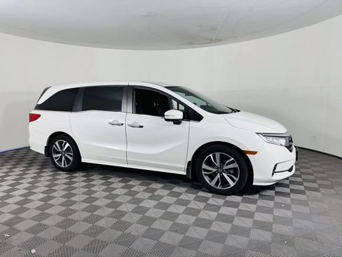 Used 2023 Honda Odyssey Touring image 2