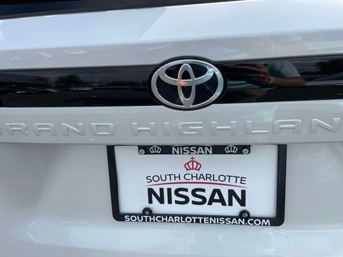 Used 2025 Toyota Grand Highlander AWD image 14
