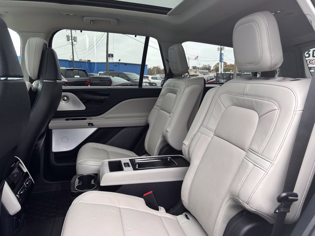 Used 2025 Lincoln Aviator Reserve w/ Equipment Group 201A AWD/4WD image 19
