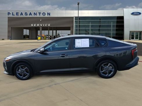 Used 2025 Kia K4 LXS image 2