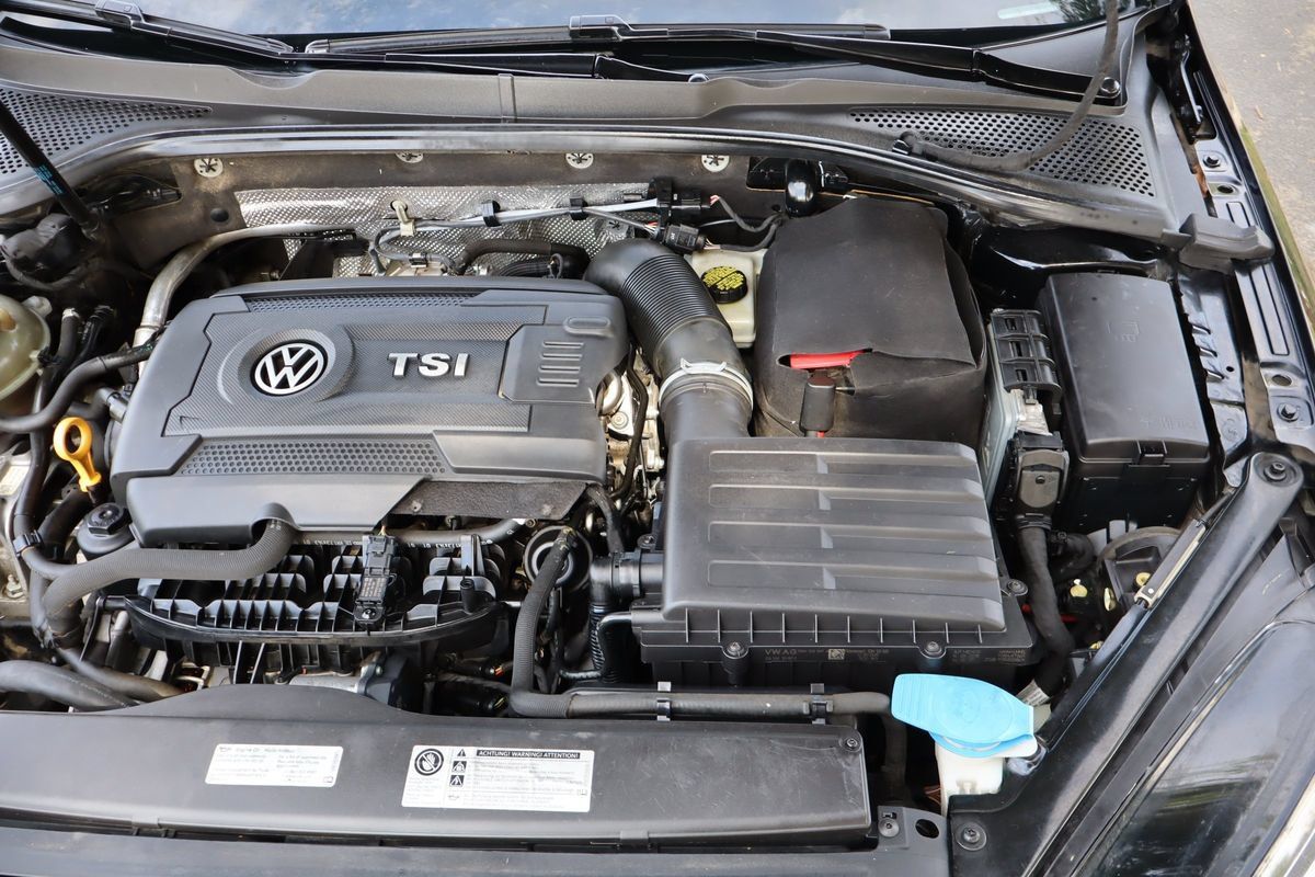 Used 2016 Volkswagen Golf Limited Edition FWD image 40