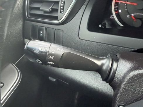 Used 2016 Toyota Camry SE image 21