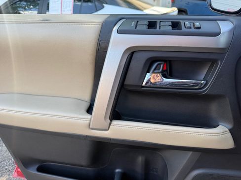 Used 2015 Toyota 4Runner SR5 AWD/4WD image 13