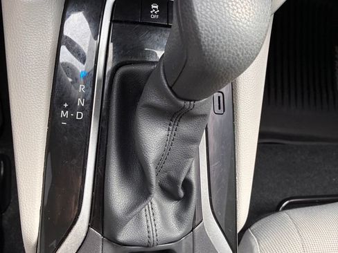 Used 2025 Toyota Corolla Cross L FWD image 37