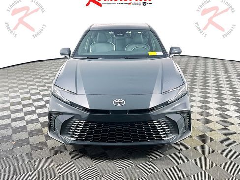 Used 2025 Toyota Camry SE image 2