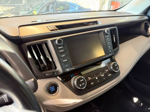 Used 2018 Toyota RAV4 Limited w/ Advanced Technology Package FWD image 16