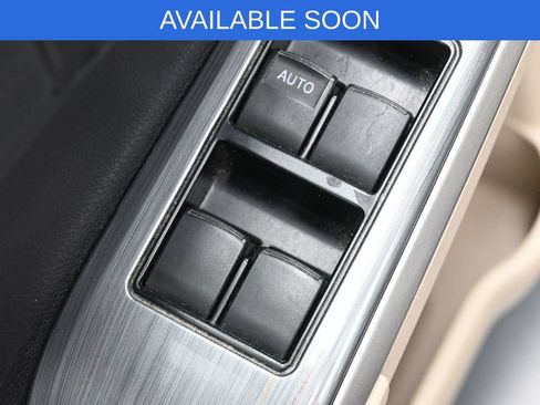 Used 2014 Toyota Camry LE FWD image 13