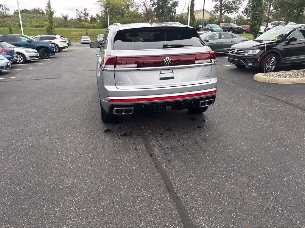 Used 2024 Volkswagen Atlas Cross Sport SEL R-Line AWD/4WD image 9