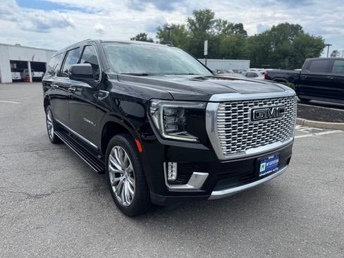 Used 2022 GMC Yukon XL Denali AWD/4WD image 9