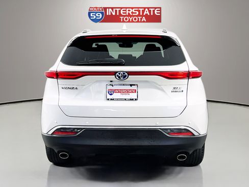 Used 2022 Toyota Venza XLE AWD/4WD image 6