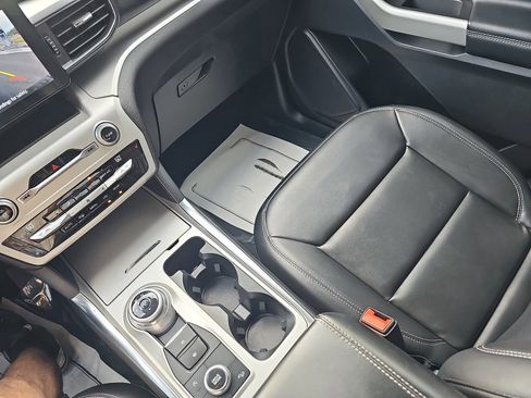 Used 2021 Ford Explorer XLT w/ Equipment Group 202A image 27