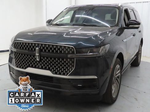 Used 2025 Lincoln Navigator Reserve AWD/4WD image 8