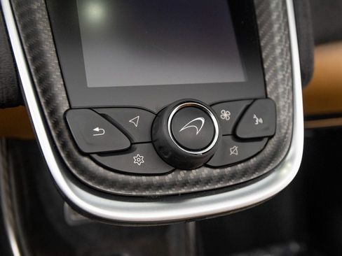 Used 2018 McLaren 570S Spider image 22