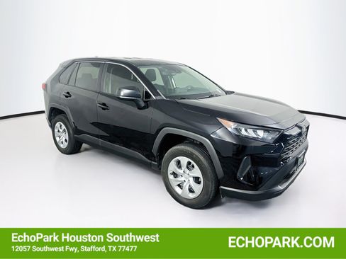 Used 2022 Toyota RAV4 LE FWD image 1