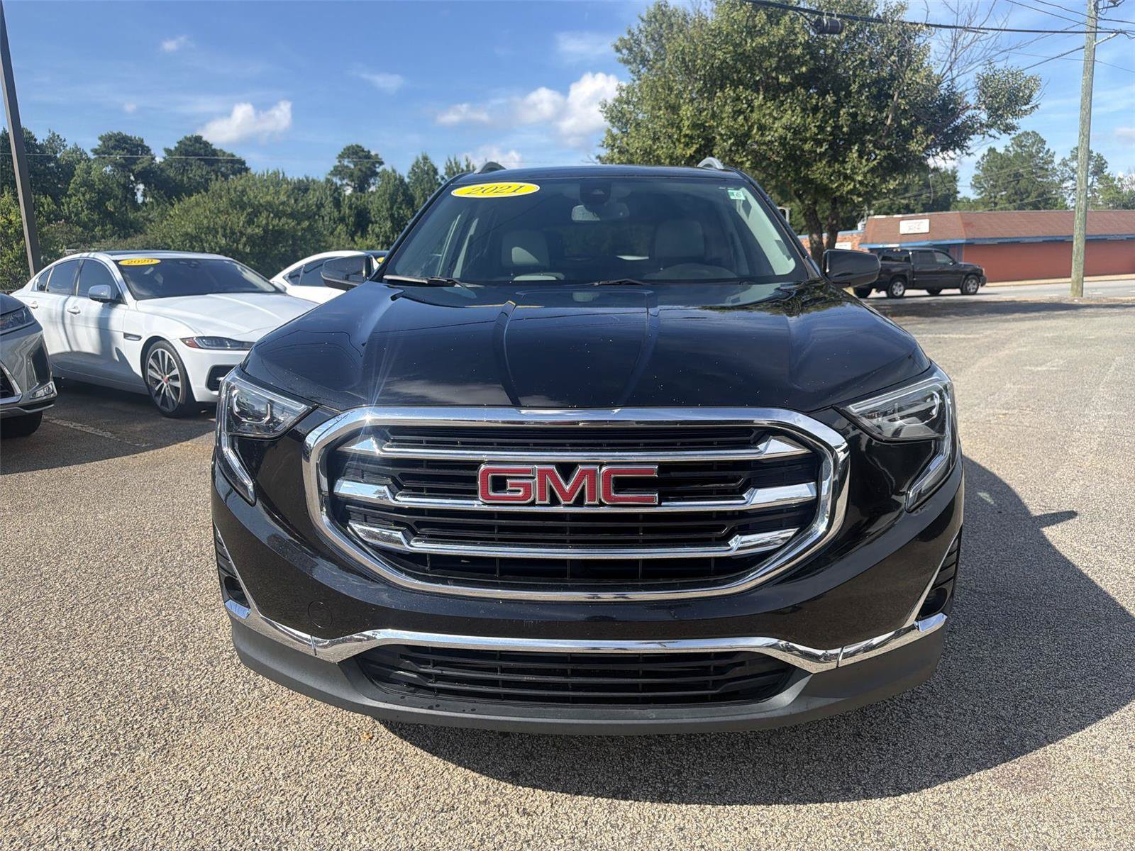 Used 2021 GMC Terrain SLT w/ Infotainment Package II FWD image 2