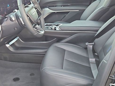 Used 2026 Cadillac Lyriq V image 18