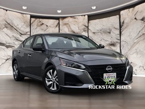 Used 2024 Nissan Altima 2.5 S FWD image 3