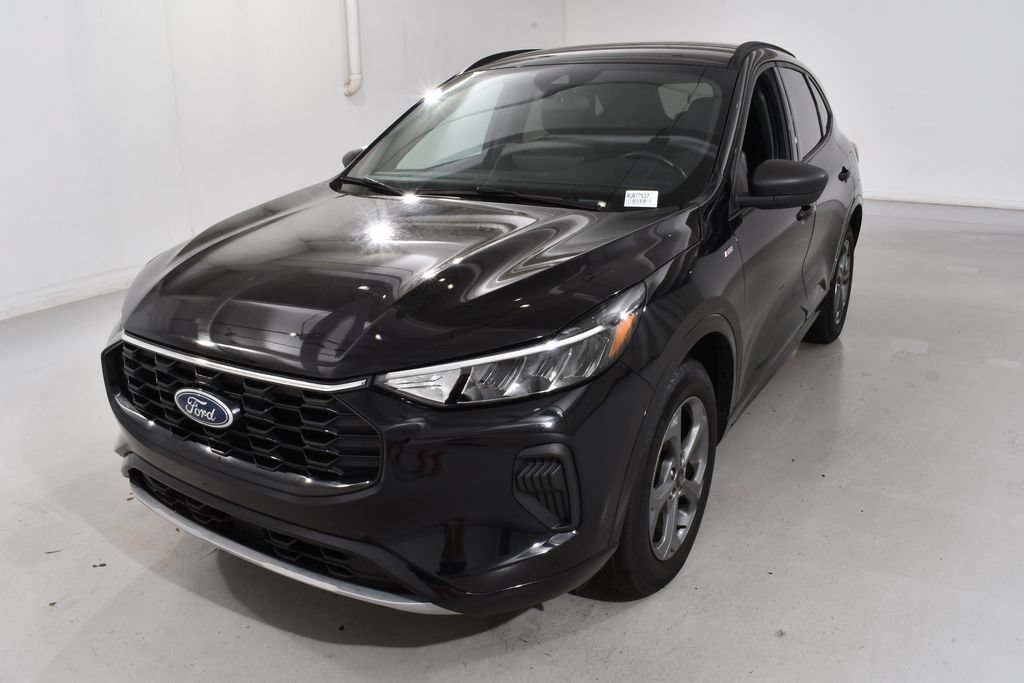 Used 2024 Ford Escape ST-Line w/ Tech Pack #1 AWD/4WD image 2