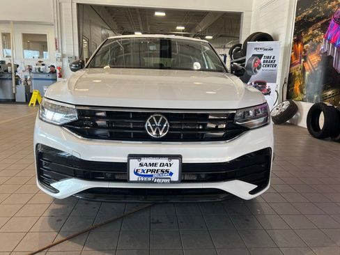 Used 2023 Volkswagen Tiguan SE R-Line image 2