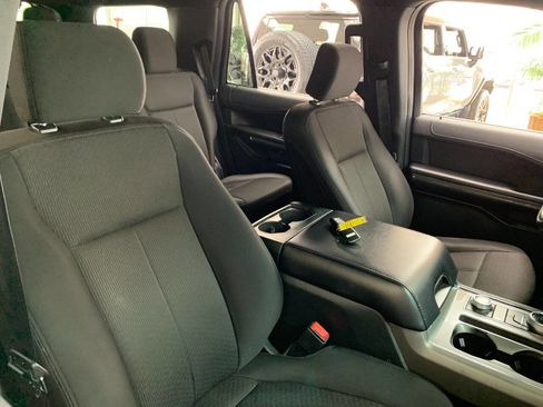 Used 2019 Ford Expedition XLT image 11