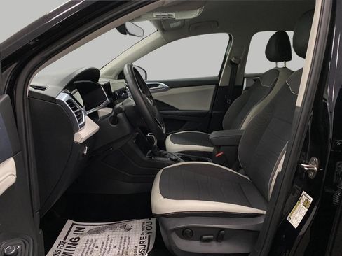 Used 2025 Volkswagen Taos SE AWD/4WD image 56