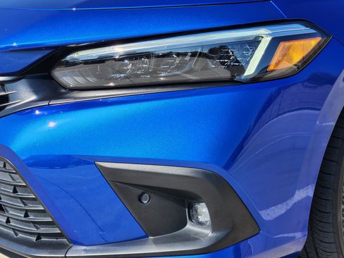 Used 2023 Honda Civic Touring image 9