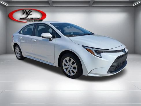 Used 2025 Toyota Corolla LE w/ Convenience Package FWD image 2