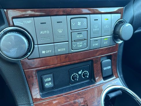 Used 2013 Toyota Highlander Limited FWD image 24