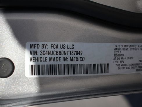 Used 2022 Jeep Compass Latitude FWD image 30