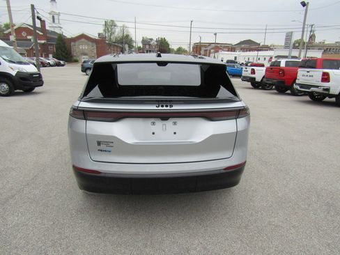 Used 2024 Jeep Wagoneer Launch Edition image 4