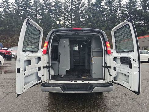 Used 2014 Chevrolet Express 2500 image 10