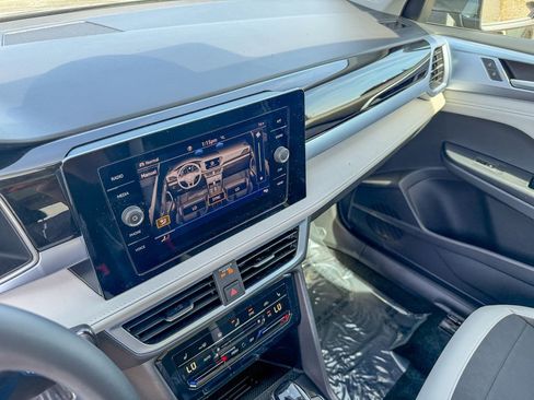 New 2026 Volkswagen Taos SE AWD/4WD image 18