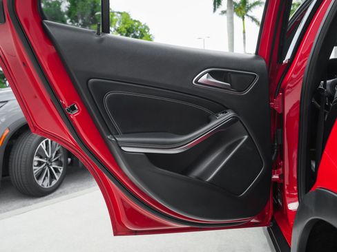 Used 2019 Mercedes-Benz GLA 250 image 30