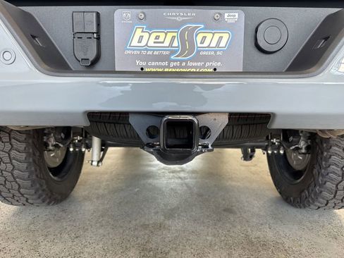 Used 2025 GMC Sierra 1500 AT4 w/ Technology Package AWD/4WD image 13