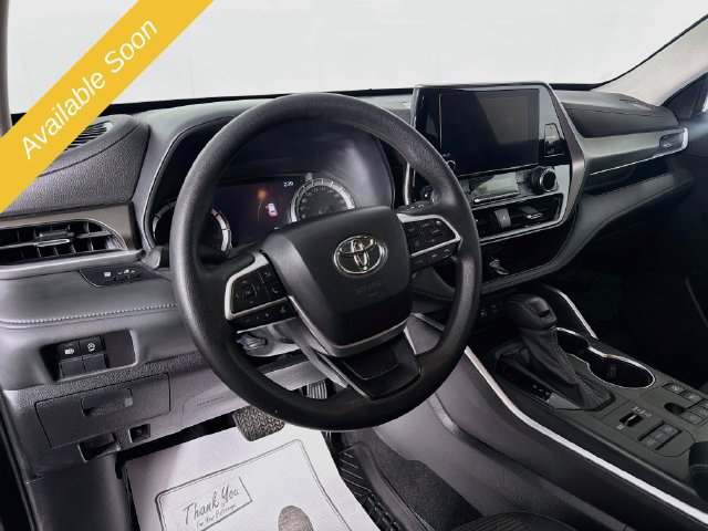 Used 2023 Toyota Highlander LE AWD/4WD image 9