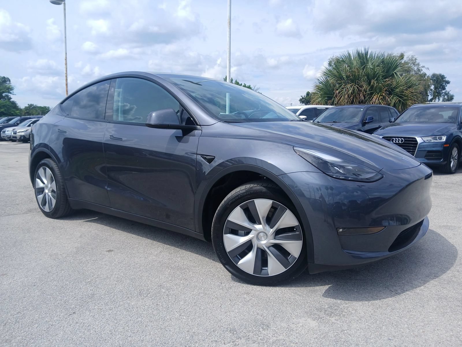 Used 2023 Tesla Model Y Long Range AWD/4WD image 1
