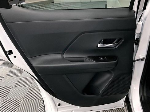New 2026 Nissan Kicks SR w/ SR Premium Package AWD/4WD image 32